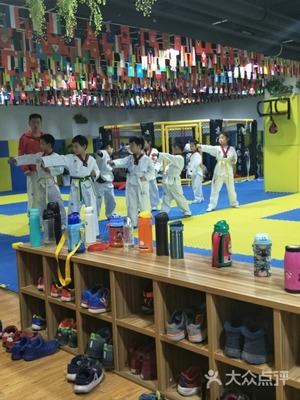 京门搏击跆拳道馆 强身健体，铸就卓越