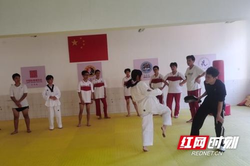 以道育人，以武强身——桃花源一中跆拳道运动进校园纪实